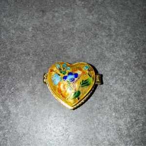 Gold Heart-Shaped Floral trinket box Collison